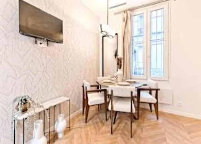 New Flat With Ac Porte Maillot Arc De Triomphe Paryż