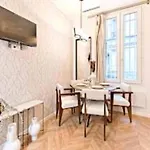 New Flat With Ac Porte Maillot Arc De Triomphe Paříž